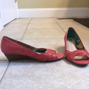 Anne Klein pink snakeskin wedges